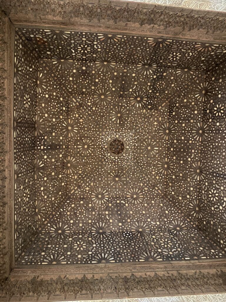 Sternenhimmel
(geschnitztes Holz)