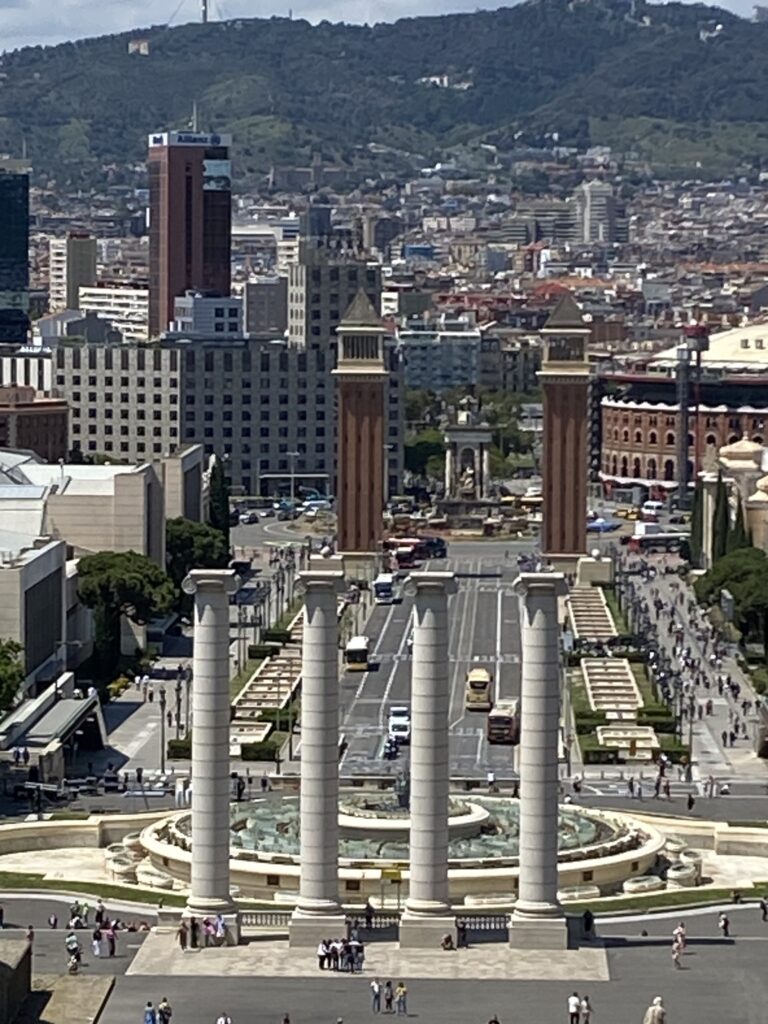 Blick auf den Magischen Brunnen