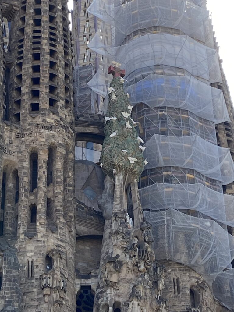 Friedenstauben bereits enthüllt