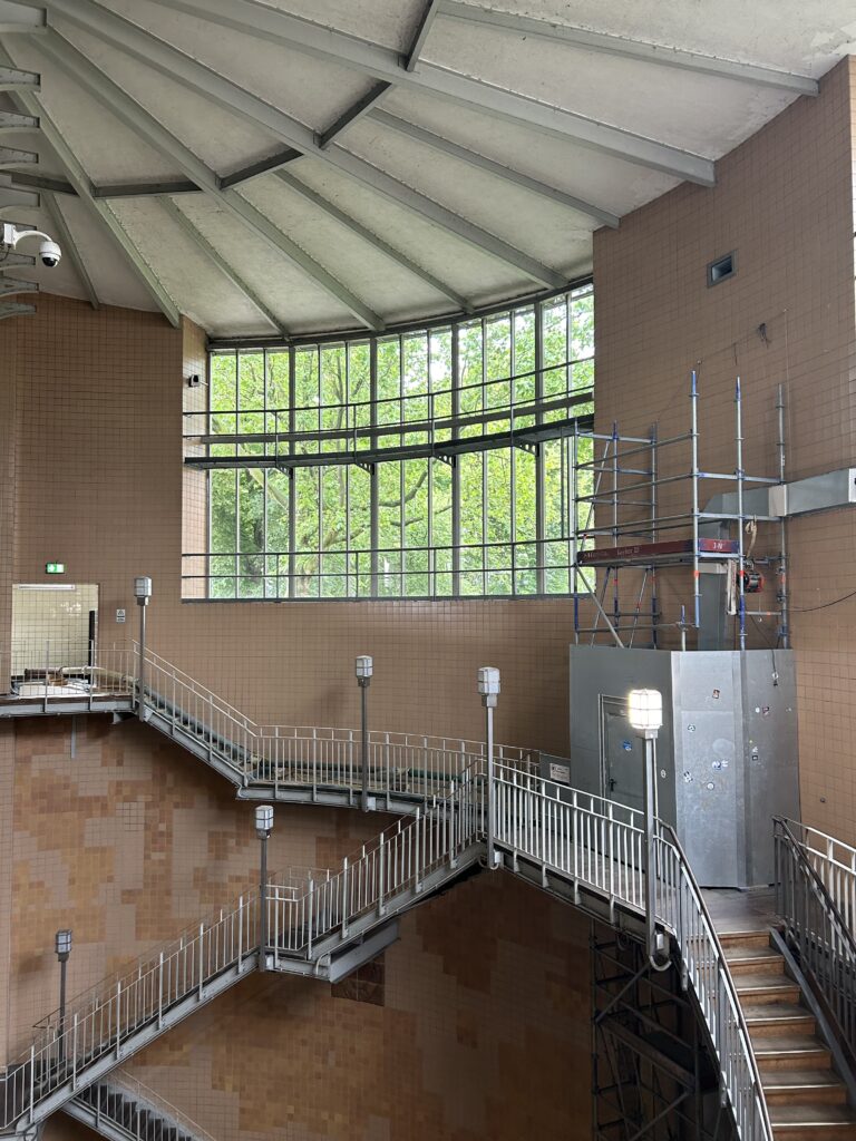 Treppenhaus im Elbtunnel