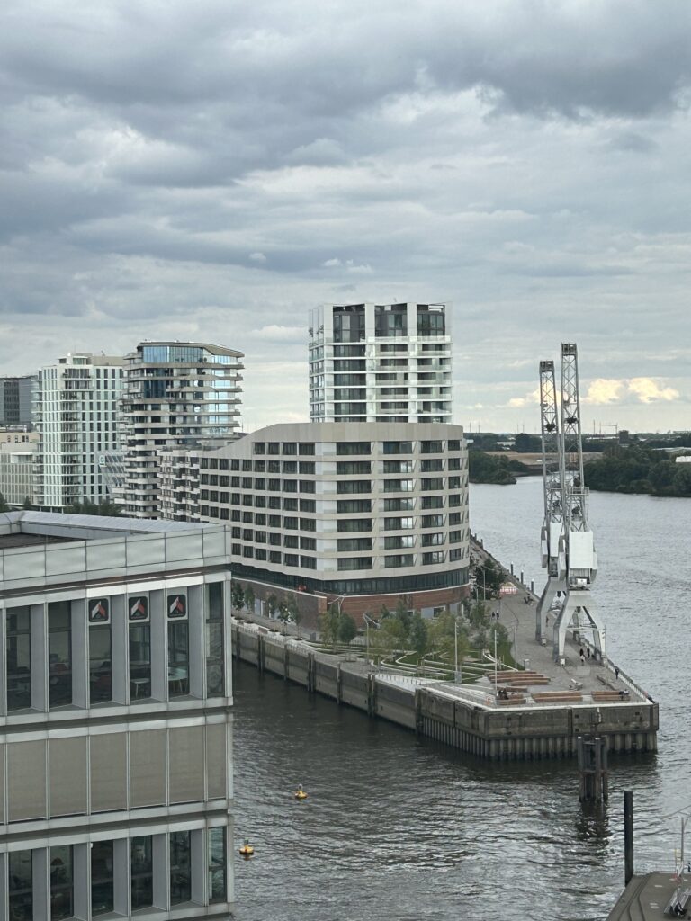 Blick zur neuen Hafen-City