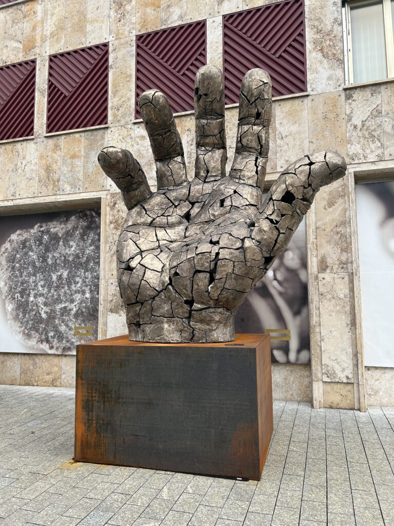 Main Bronze von Bezzina Bernard / 2015