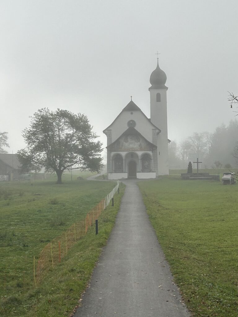 Jagdmatt-Kapelle im Nebel