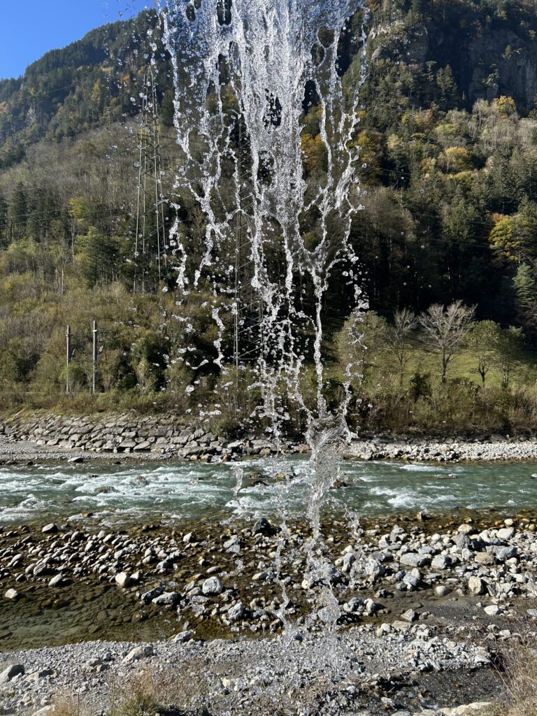 Hinter dem Wasserfall