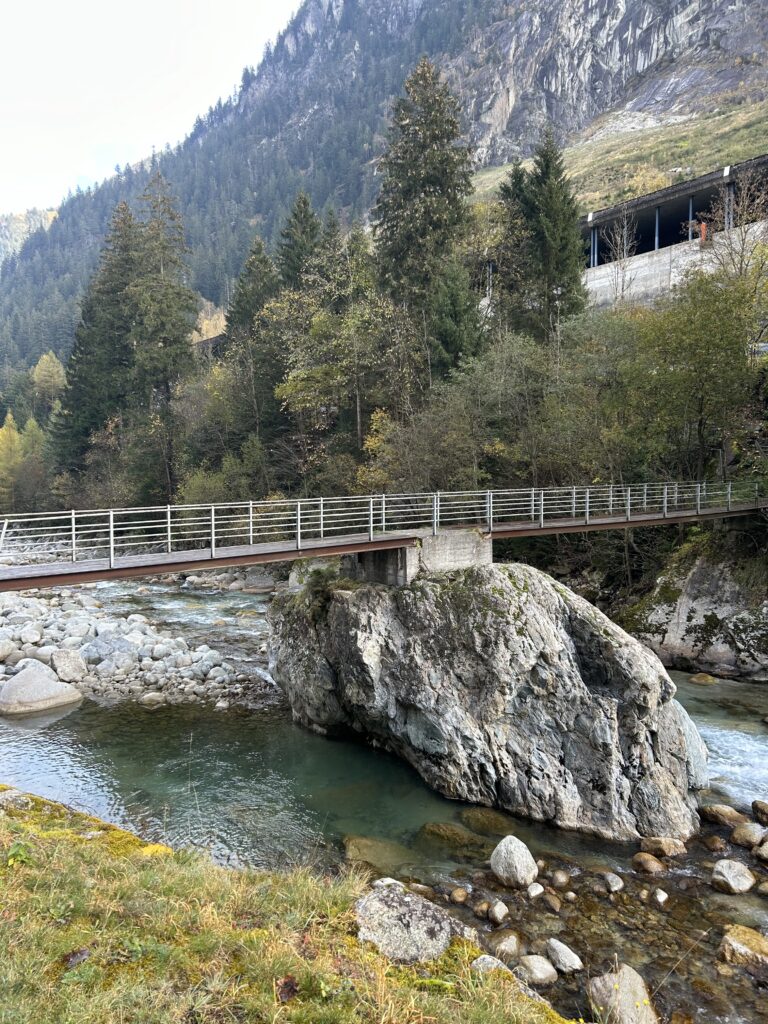 Schwankende Brücke bei Güetli