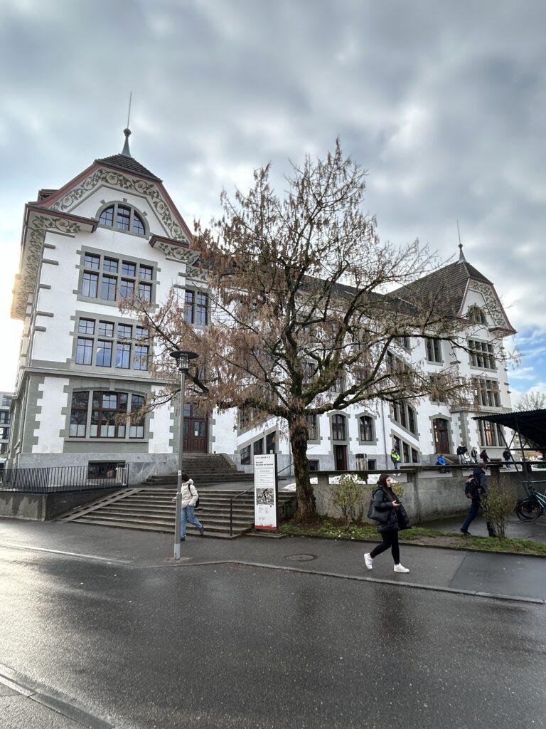 Schönes, altes Schulhaus in Sursee