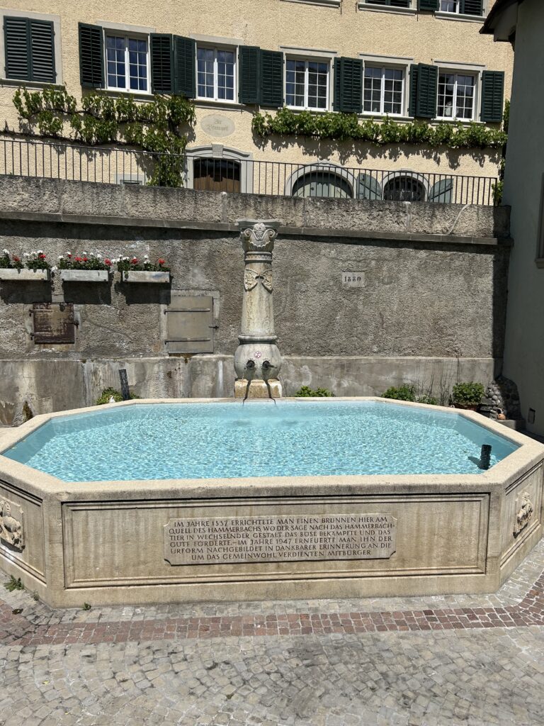 Brunnen zu Ehren des Hammerbachtiers