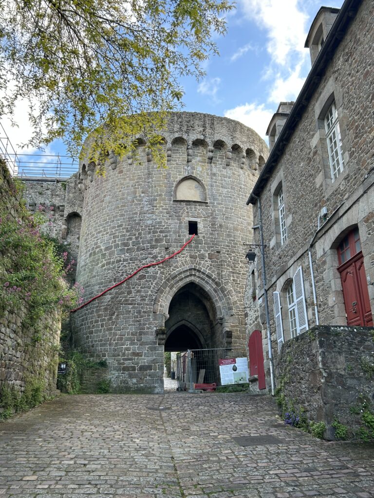 Altes Stadttor in Dinan