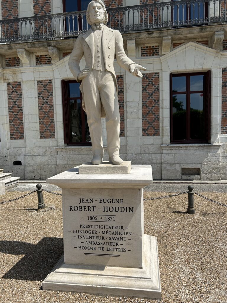 Statue Jean Eugène Robert Houdin