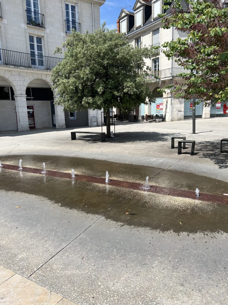 Brunnen mitten auf dem Platz