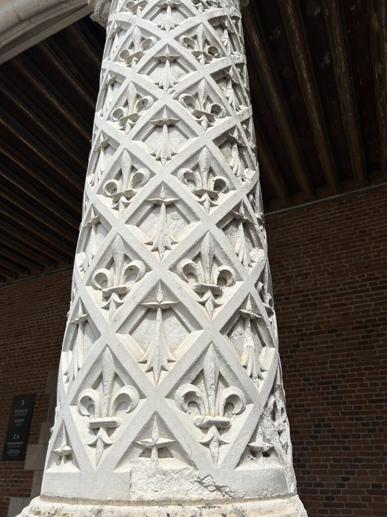 Die Lilie in der Marmorsäule