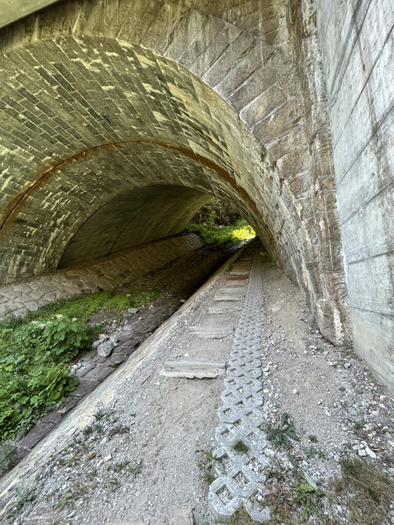 Endlos steigende Treppen