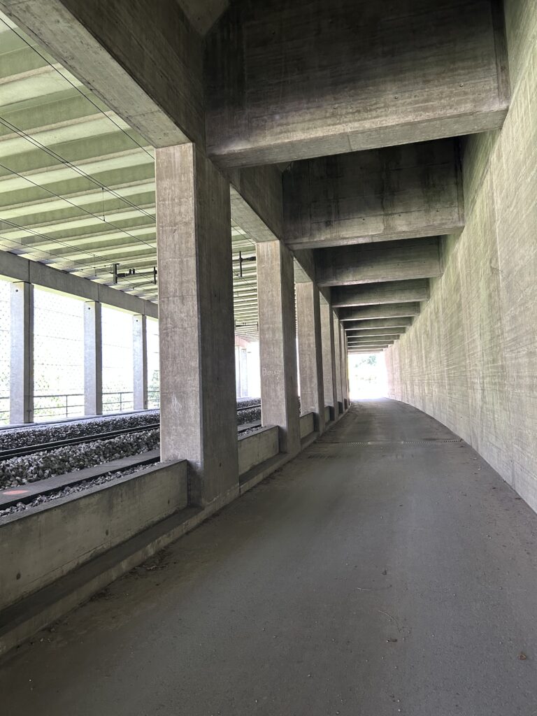 Geschützter Weg vor evtl. Naturgewalten