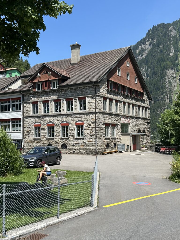 Schulhaus in Göschenen