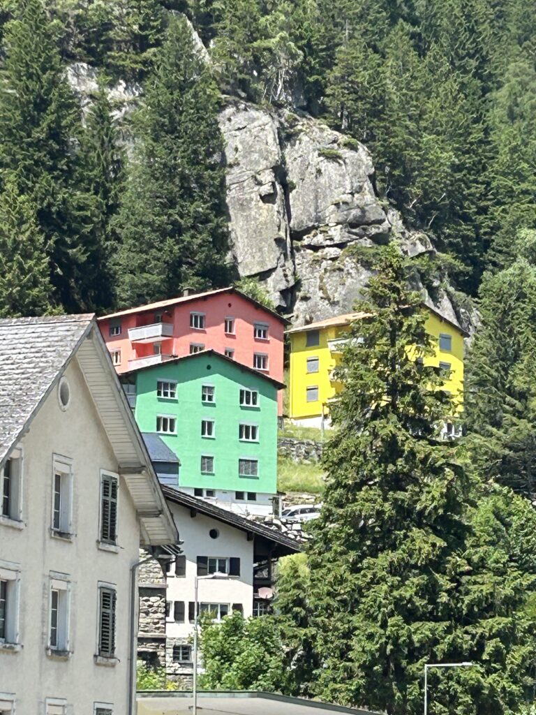 Bunte Häuser in Göschenen