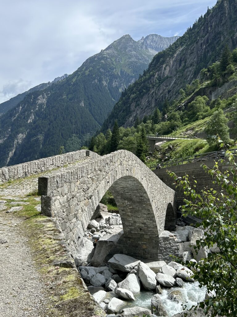 Baukunst über die Reuss