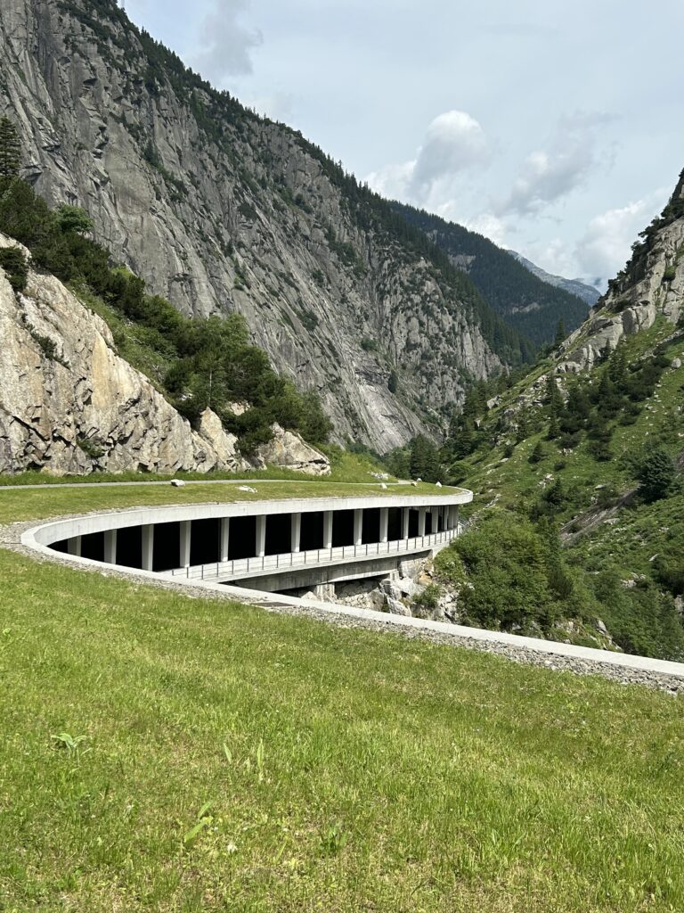 Der Wanderweg auf dem Dach der Eisenbahngalerie