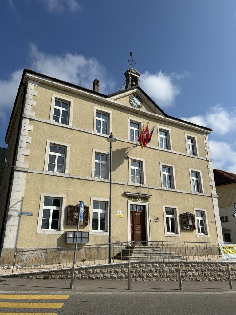 Schulhaus von Lamboing