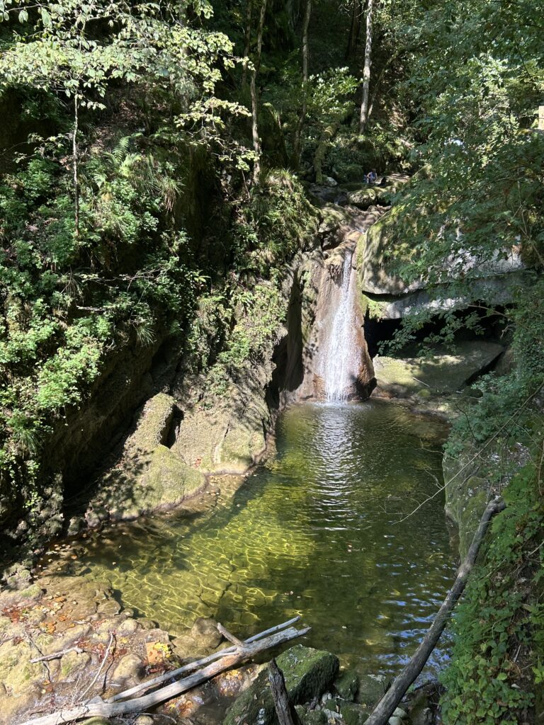 Kleiner Wasserfall